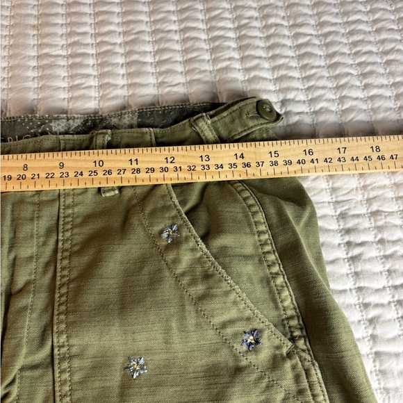American Eagle size 6 Olive Green Embroidered Flower Boho Utility Shorts‎ - Picture 4 of 6